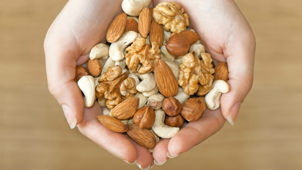 nuts help with weight loss