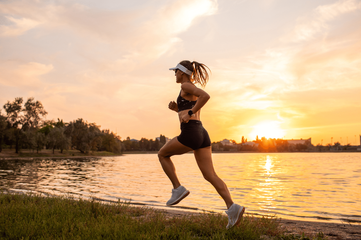 vrouw aan het sporten In de zomer