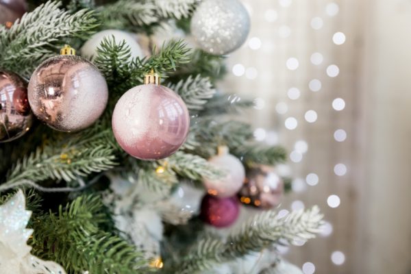 Kerstsfeer Pasteltinten zo hou je een kerstboom langer mooi