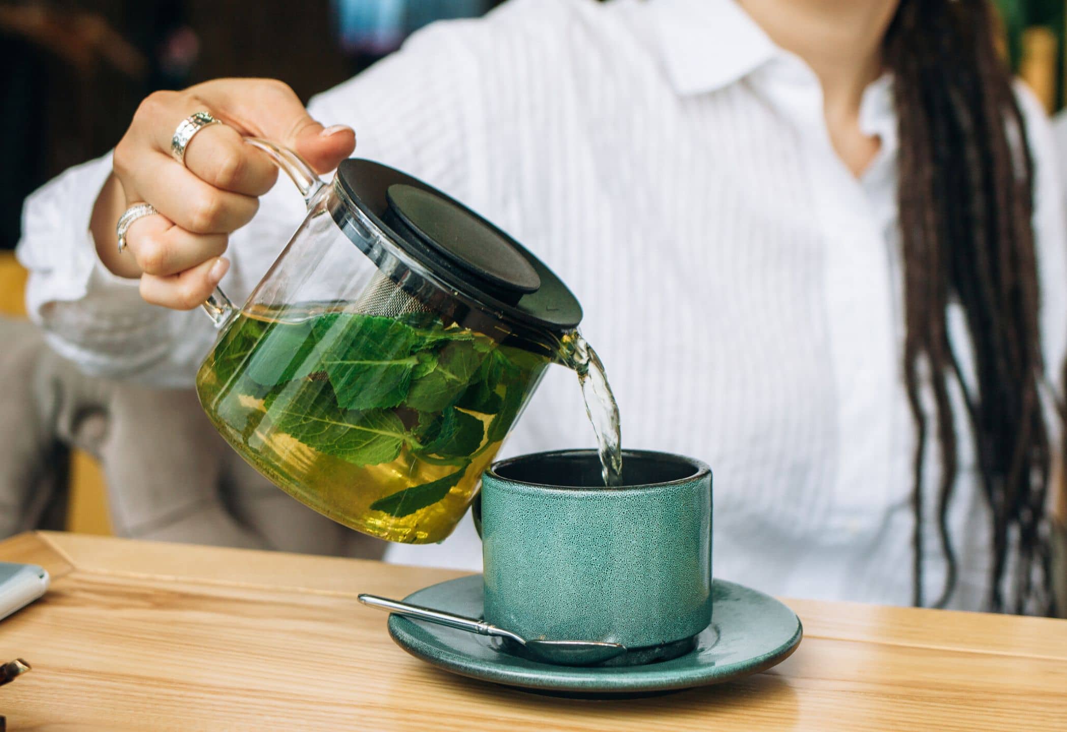 Oppassen Met Groene Thee Waarom oppassen met groene thee? Wie mag geen groene thee drinken?