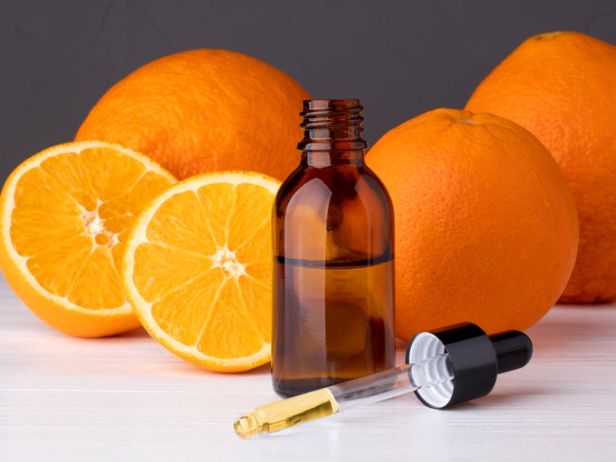 vitamine c voor je huid Wat mag je niet combineren met vitamine C? Hoe vitamine C serum aanbrengen?