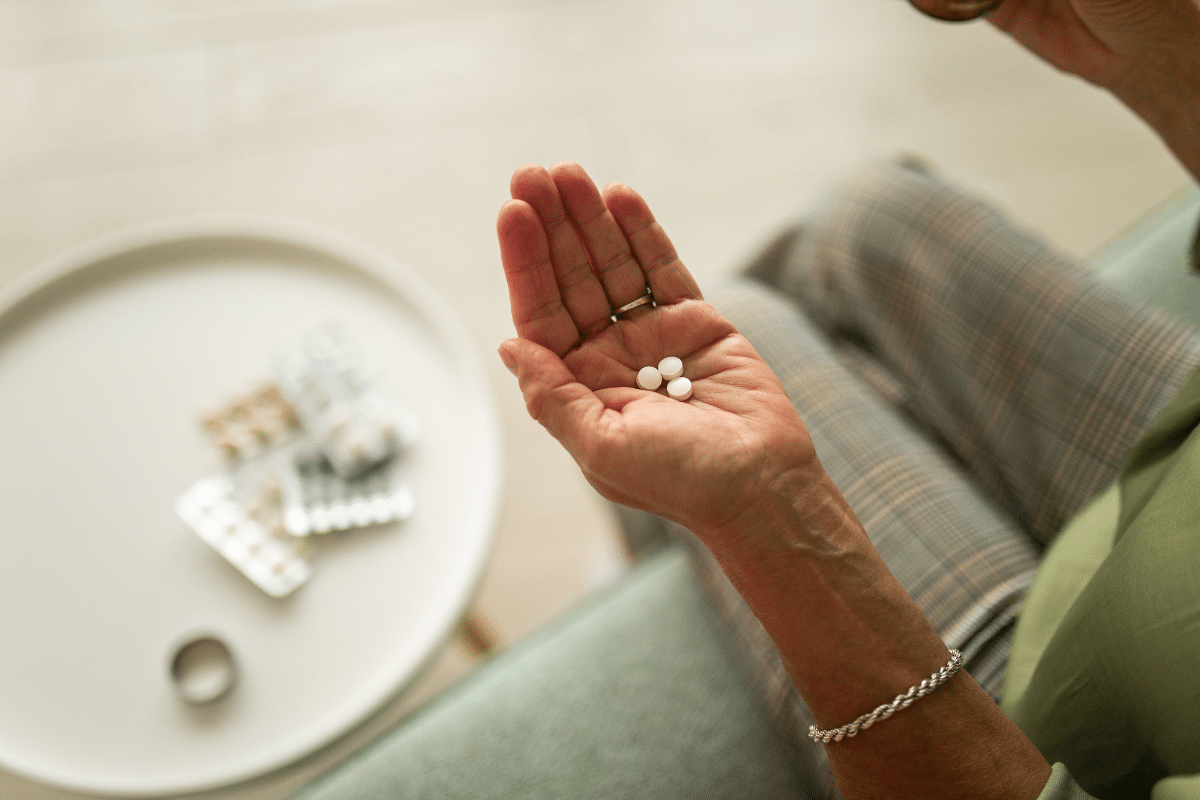 Vrouw moet medicatie breken