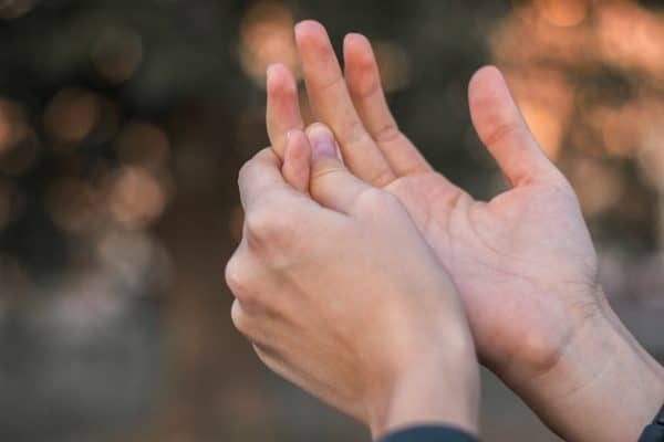 Young Woman With Pain On Finger Artrose