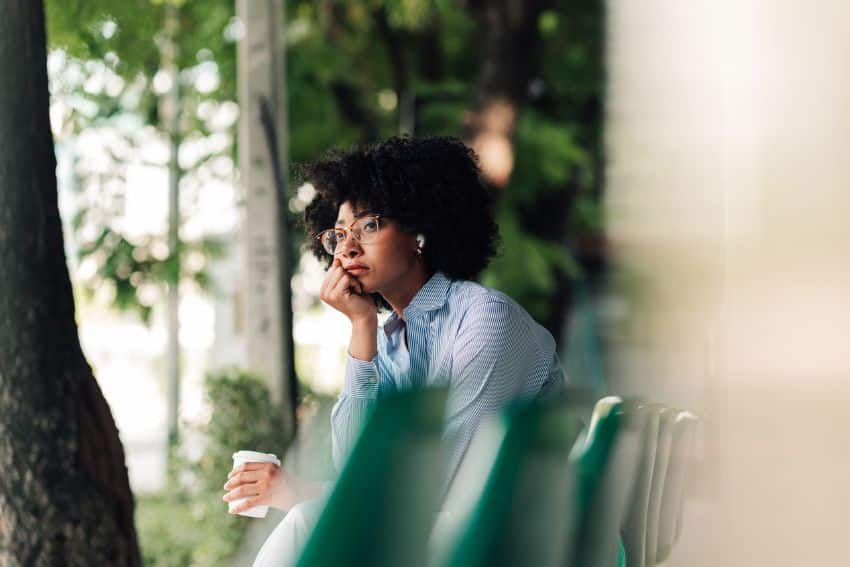 Vrouw die rust neemt