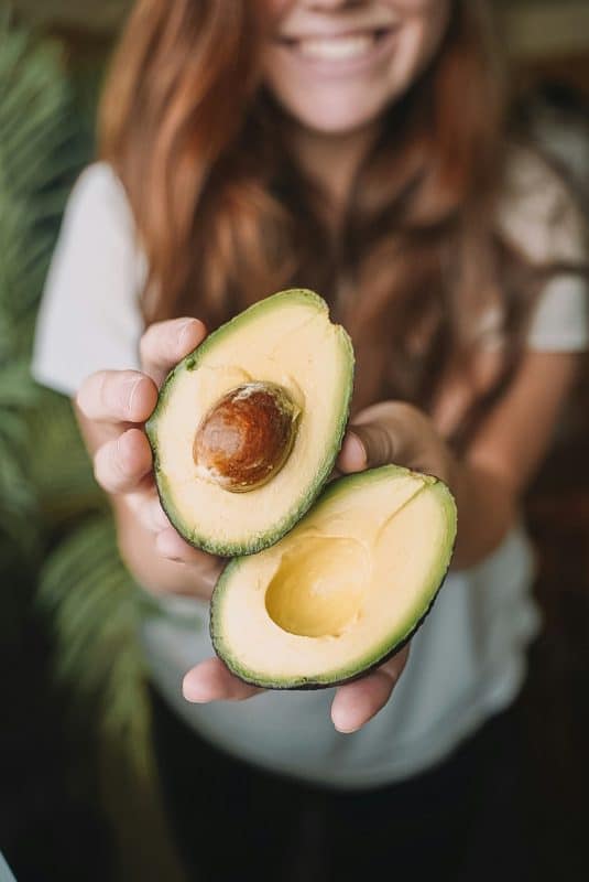 Vrouw Met Avocado's