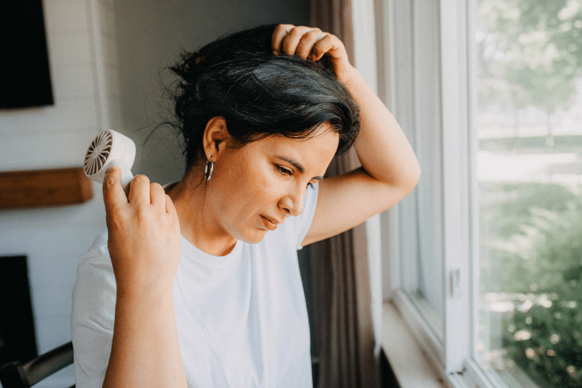 Vrouw oververhit in zomer