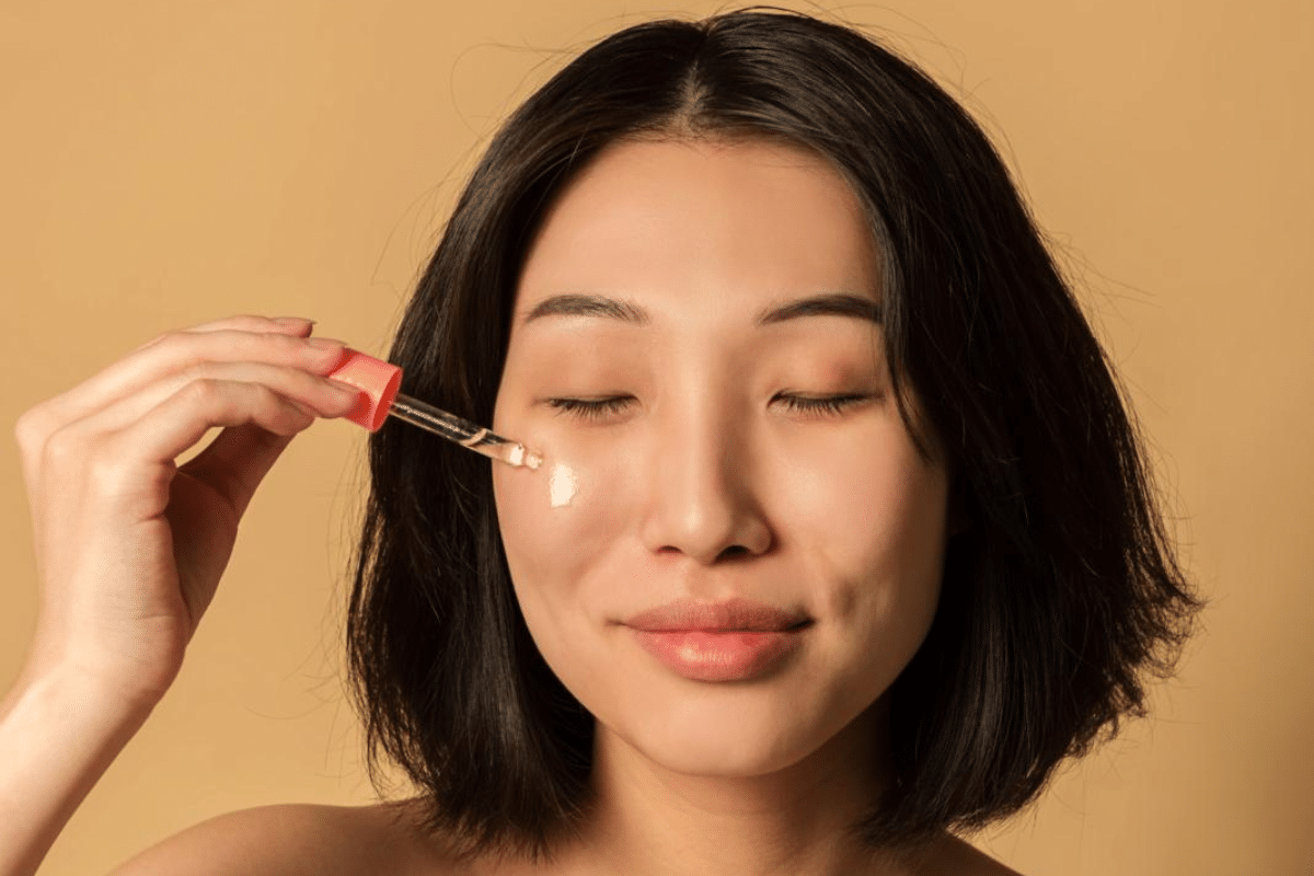 Koreaanse vrouw met koreaanse skincare